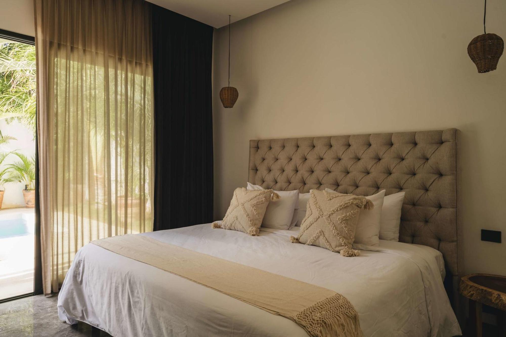 Stylish 4br Concierge Services & Pool Gated Villa *