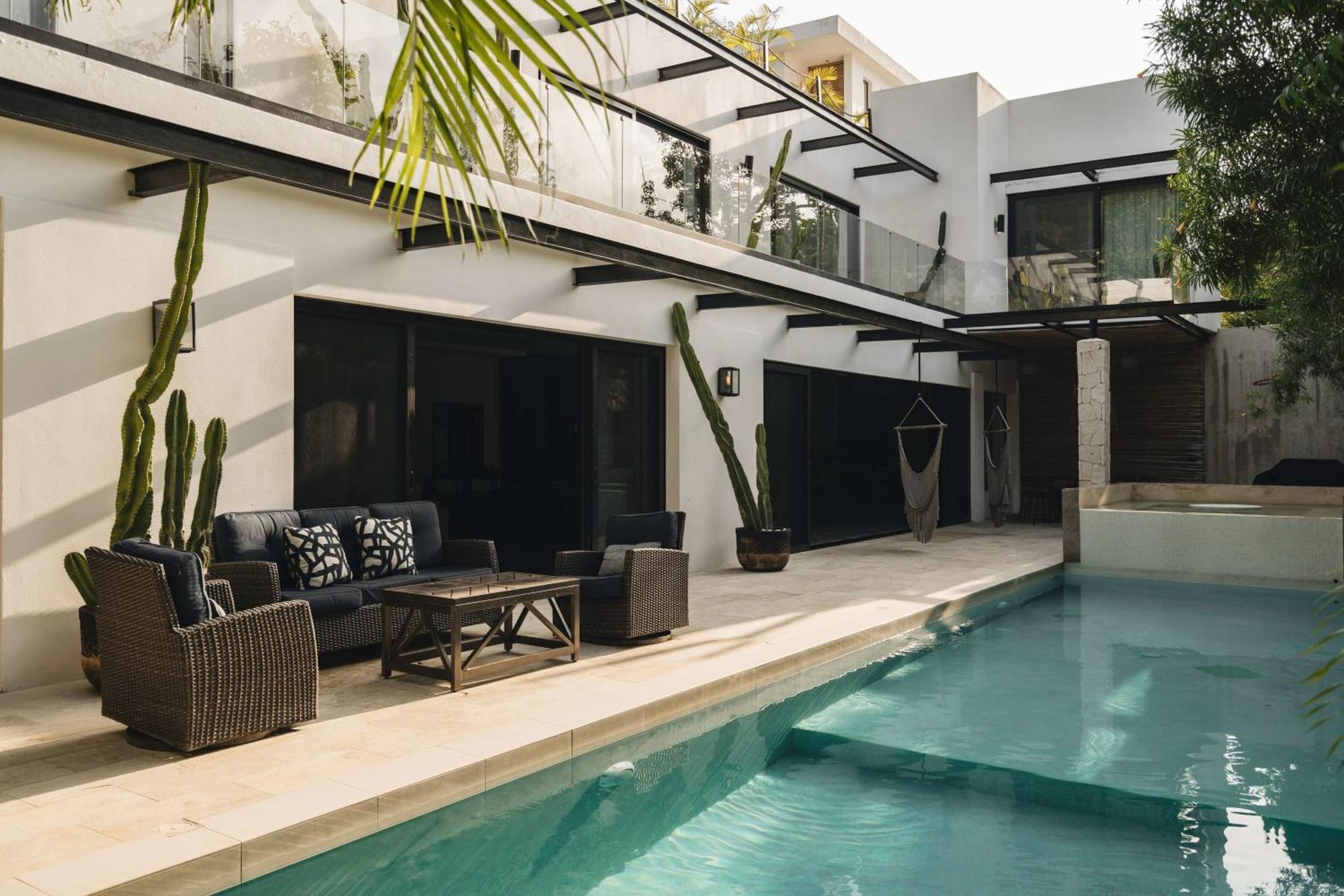 Stylish 4br Concierge Services & Pool Gated Villa *